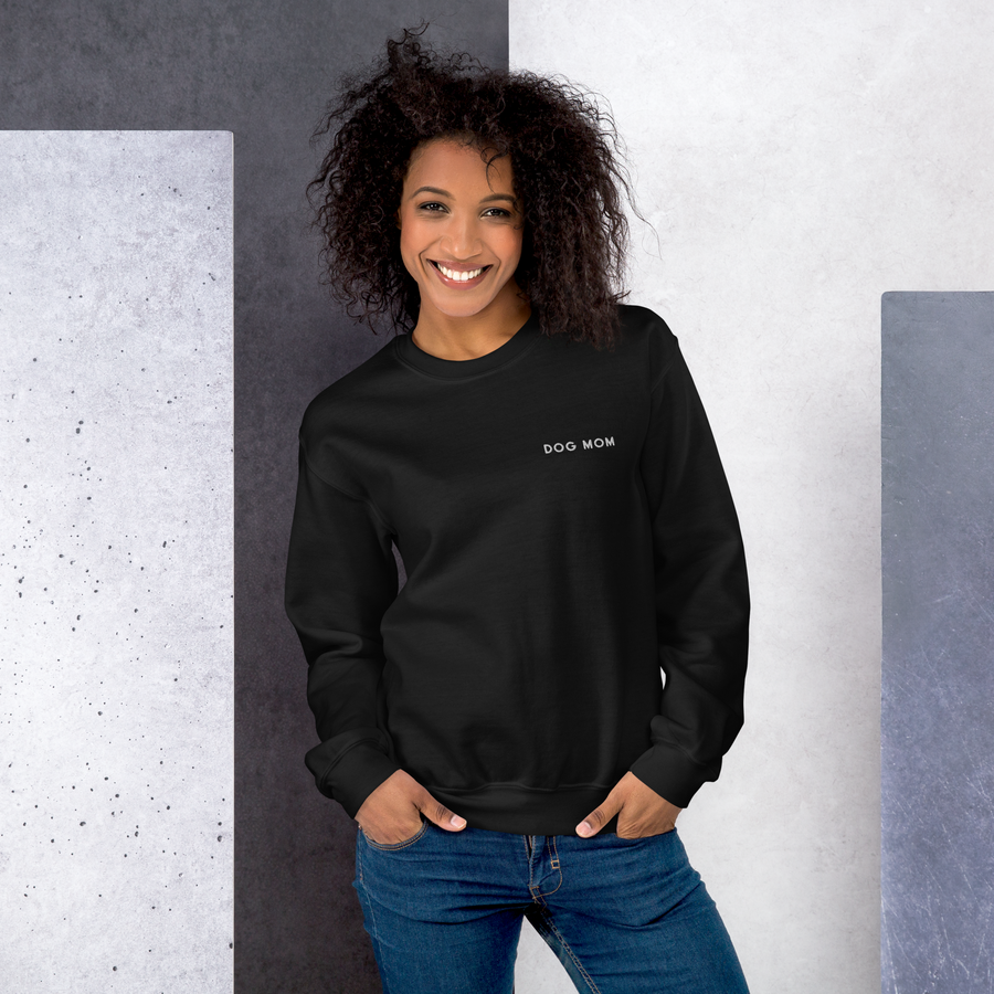 dog mom crew neck sweatshirt in black